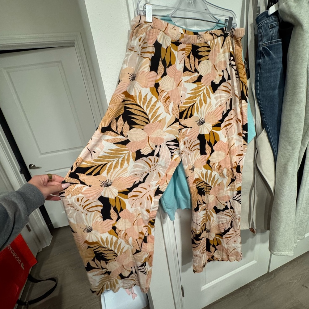 Volcom Cream and Black Wide Leg Pants
